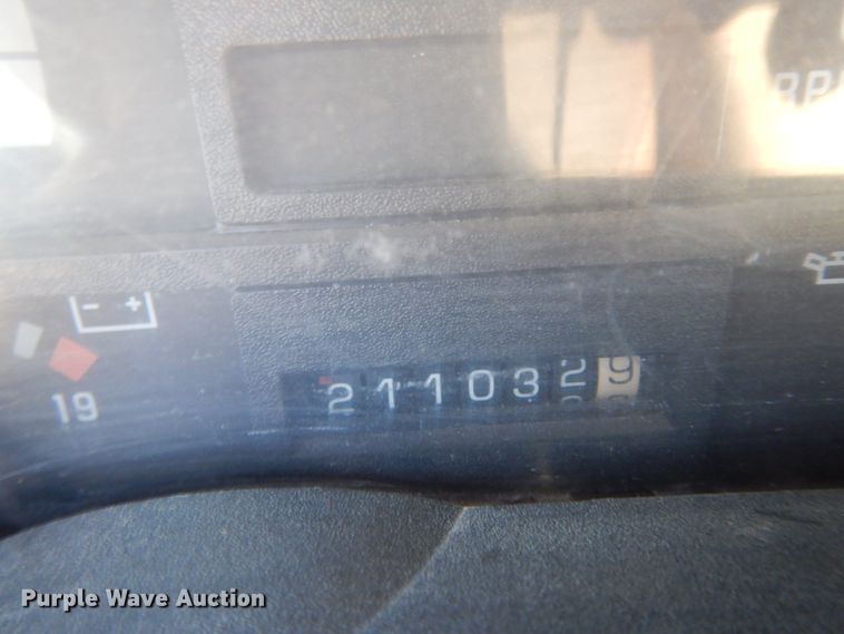 image for item DM2819 2000 GMC 7500  flatbed truck