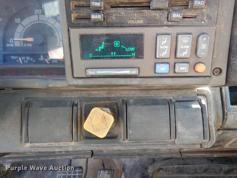 image for item DM2819 2000 GMC 7500  flatbed truck