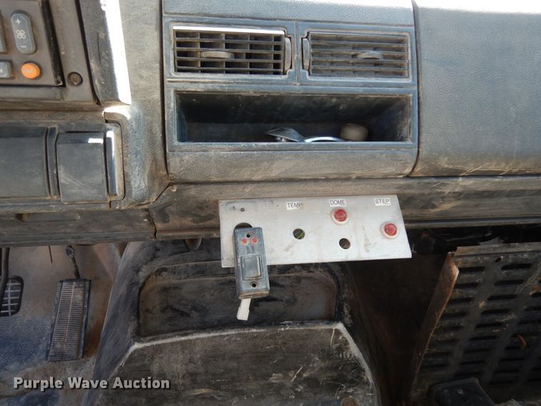 image for item DM2819 2000 GMC 7500  flatbed truck