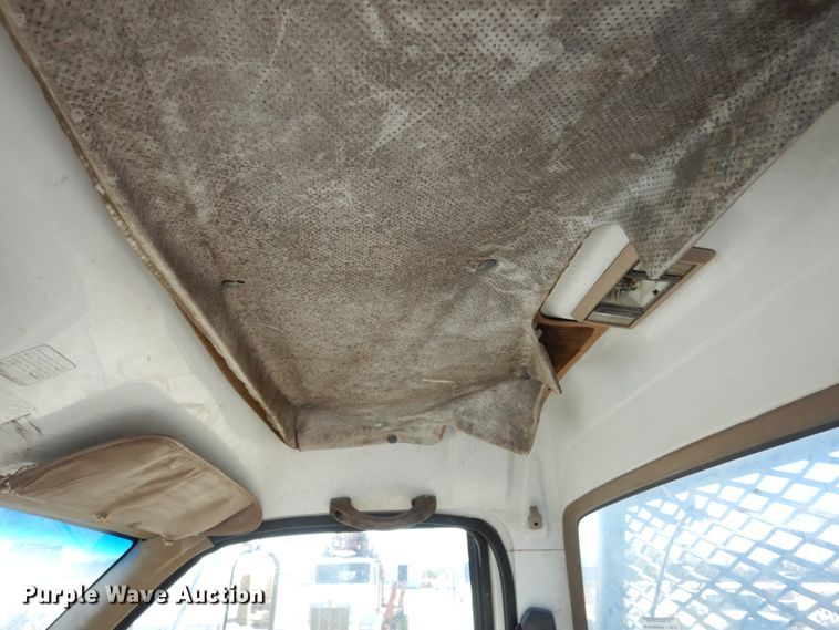 image for item DM2819 2000 GMC 7500  flatbed truck