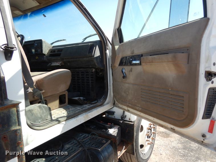 image for item DM2819 2000 GMC 7500  flatbed truck