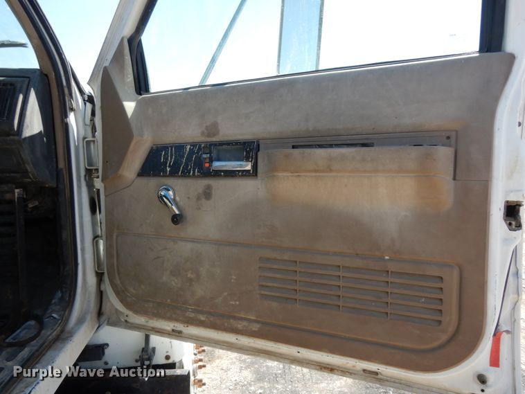 image for item DM2819 2000 GMC 7500  flatbed truck