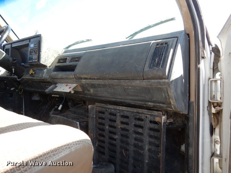 image for item DM2819 2000 GMC 7500  flatbed truck