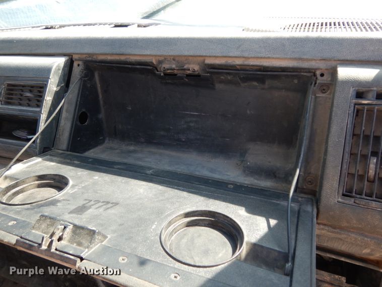 image for item DM2819 2000 GMC 7500  flatbed truck