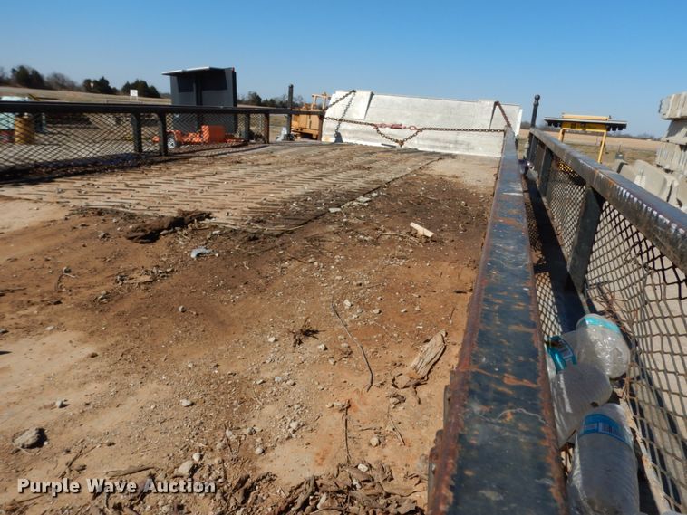 image for item DM2819 2000 GMC 7500  flatbed truck