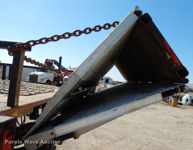 image for item DM2819 2000 GMC 7500  flatbed truck