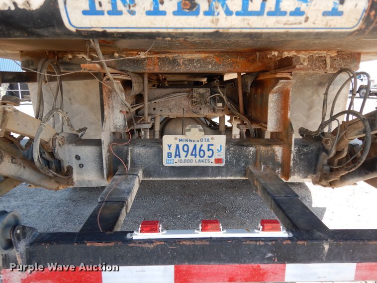 image for item DM2819 2000 GMC 7500  flatbed truck