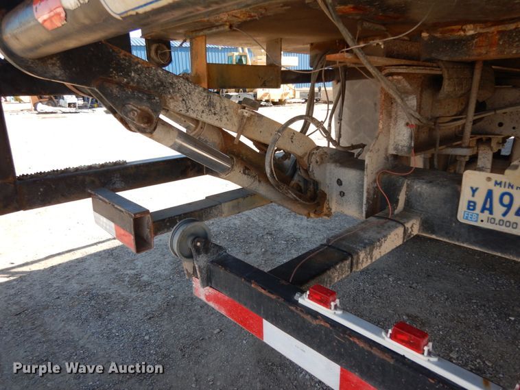 image for item DM2819 2000 GMC 7500  flatbed truck