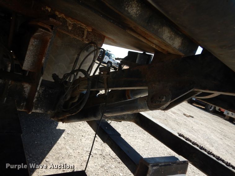 image for item DM2819 2000 GMC 7500  flatbed truck