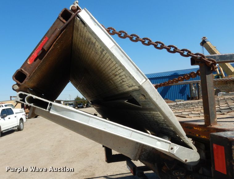 image for item DM2819 2000 GMC 7500  flatbed truck