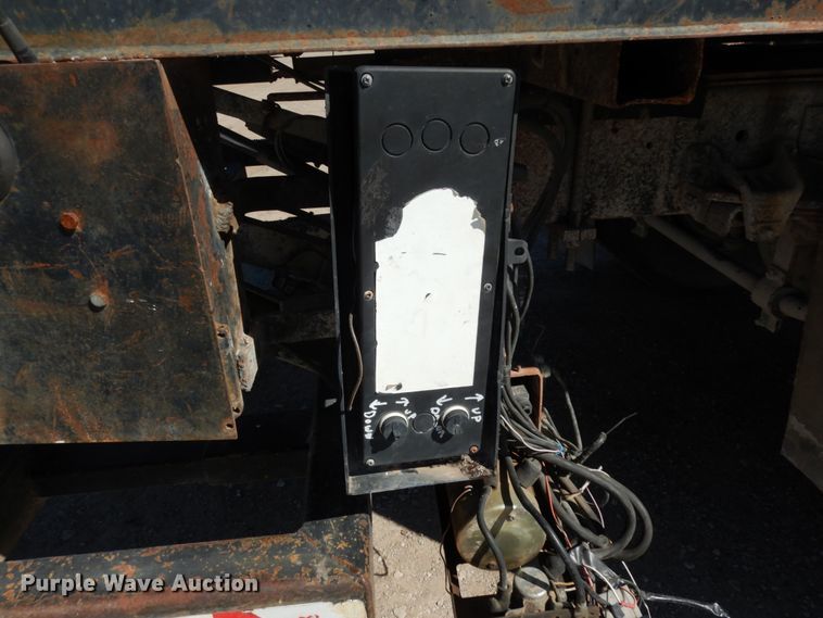 image for item DM2819 2000 GMC 7500  flatbed truck