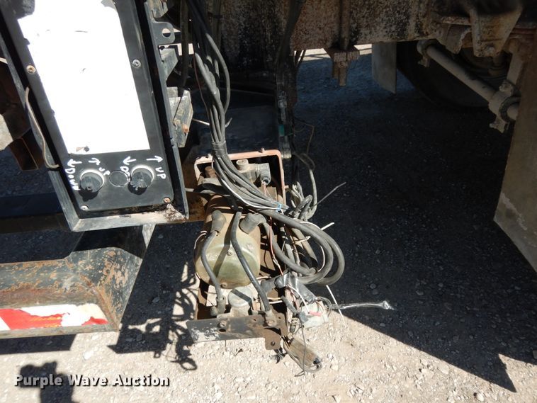 image for item DM2819 2000 GMC 7500  flatbed truck