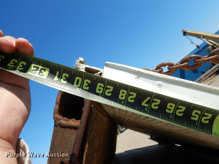 image for item DM2819 2000 GMC 7500  flatbed truck