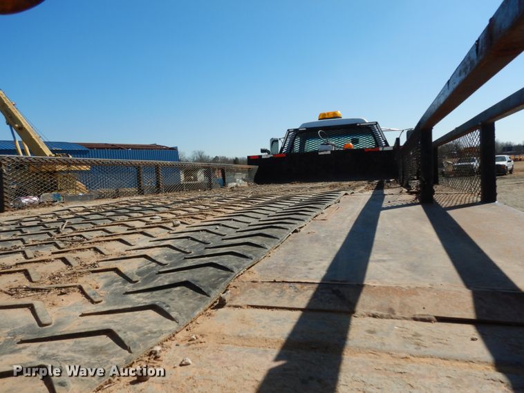 image for item DM2819 2000 GMC 7500  flatbed truck