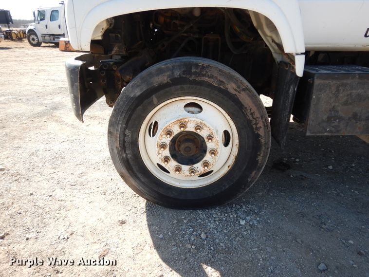 image for item DM2819 2000 GMC 7500  flatbed truck