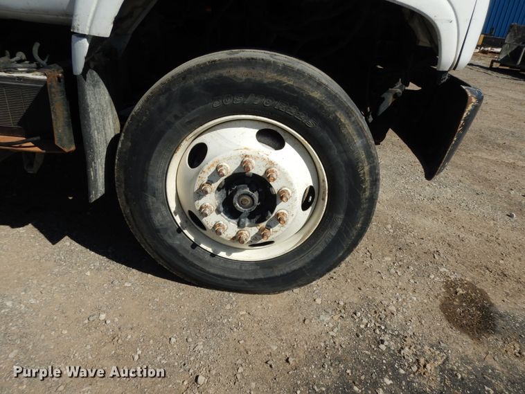 image for item DM2819 2000 GMC 7500  flatbed truck