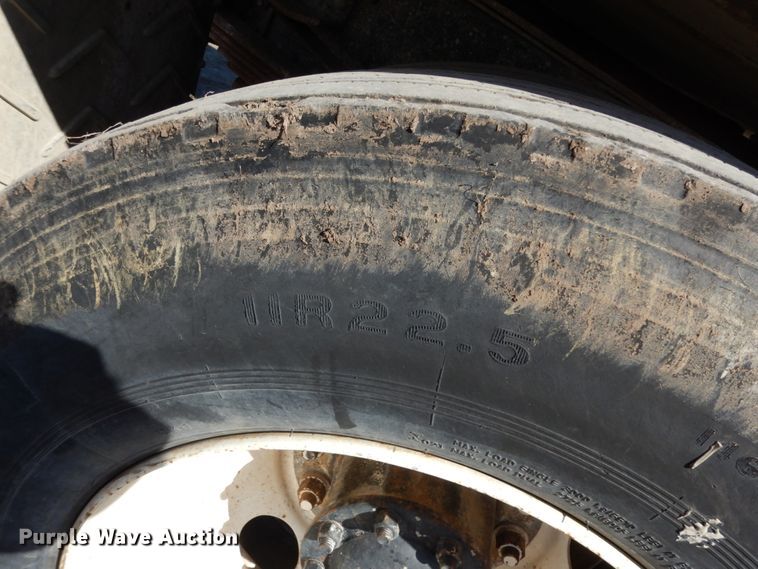 image for item DM2819 2000 GMC 7500  flatbed truck