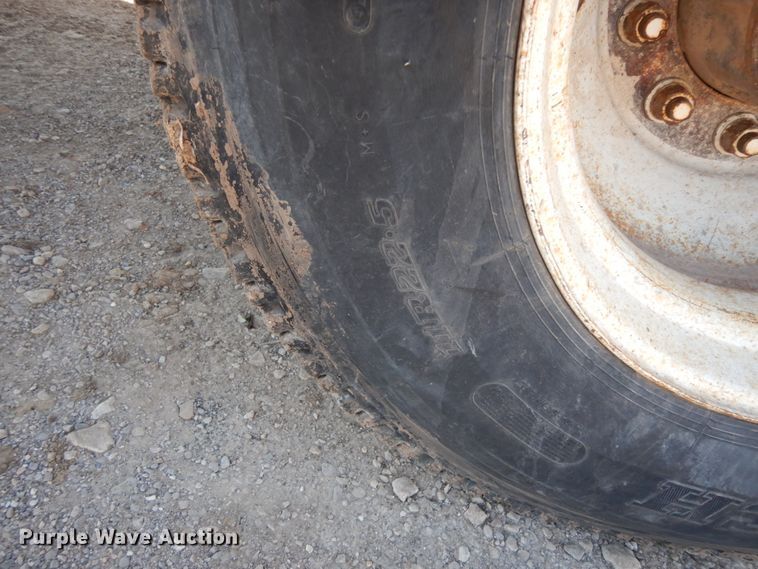 image for item DM2819 2000 GMC 7500  flatbed truck