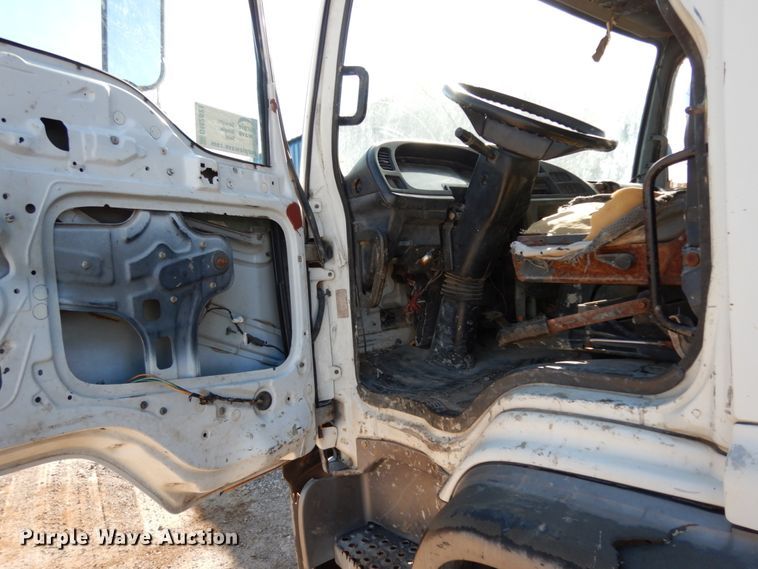 image for item DM2821 1999 Isuzu FTR  flatbed truck