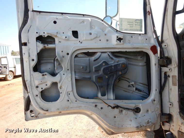 image for item DM2821 1999 Isuzu FTR  flatbed truck