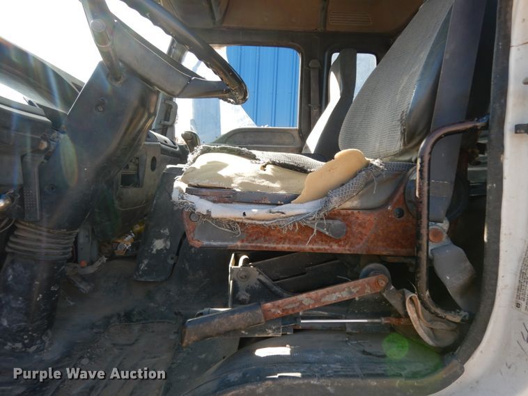 image for item DM2821 1999 Isuzu FTR  flatbed truck