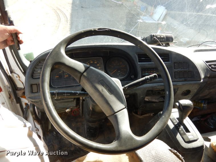 image for item DM2821 1999 Isuzu FTR  flatbed truck