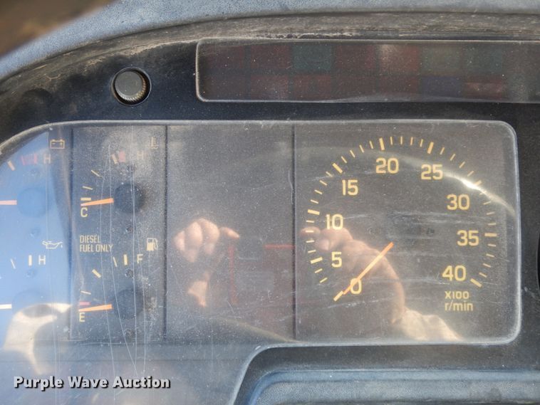 image for item DM2821 1999 Isuzu FTR  flatbed truck