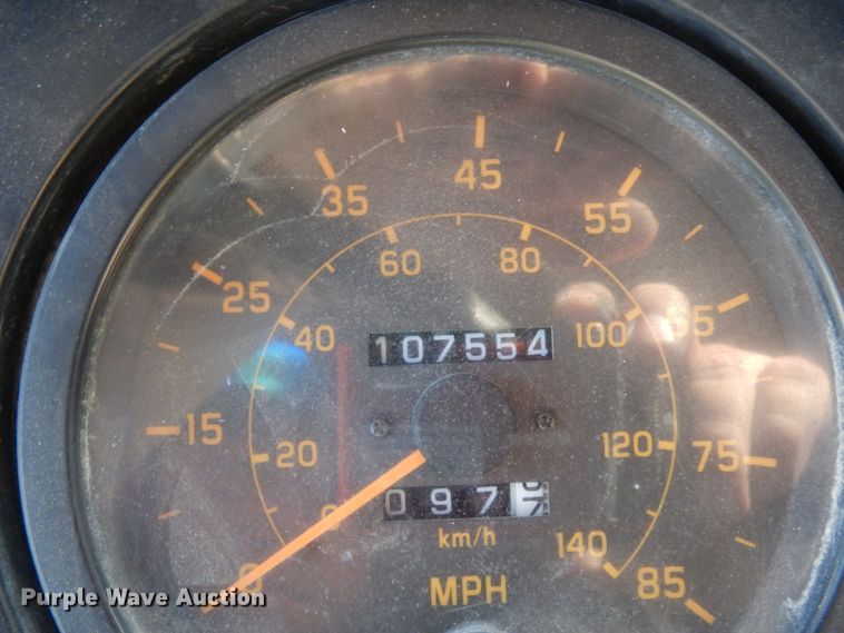 image for item DM2821 1999 Isuzu FTR  flatbed truck