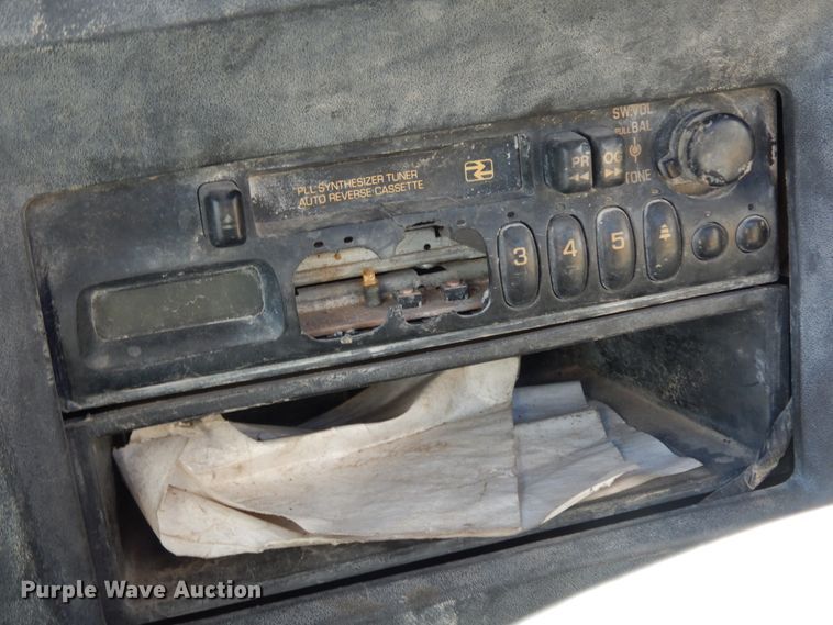 image for item DM2821 1999 Isuzu FTR  flatbed truck