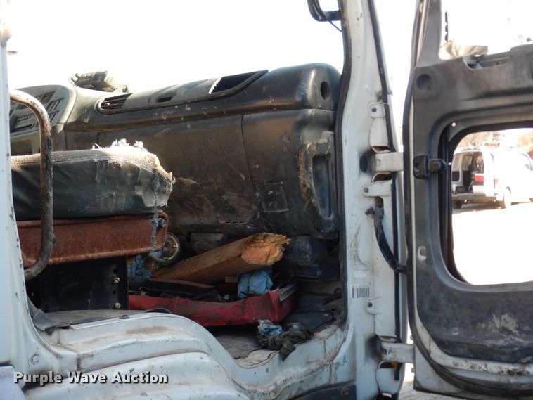 image for item DM2821 1999 Isuzu FTR  flatbed truck