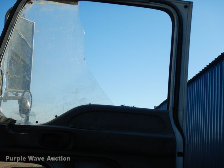 image for item DM2821 1999 Isuzu FTR  flatbed truck