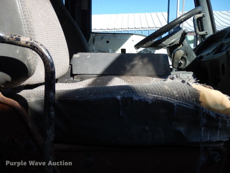 image for item DM2821 1999 Isuzu FTR  flatbed truck