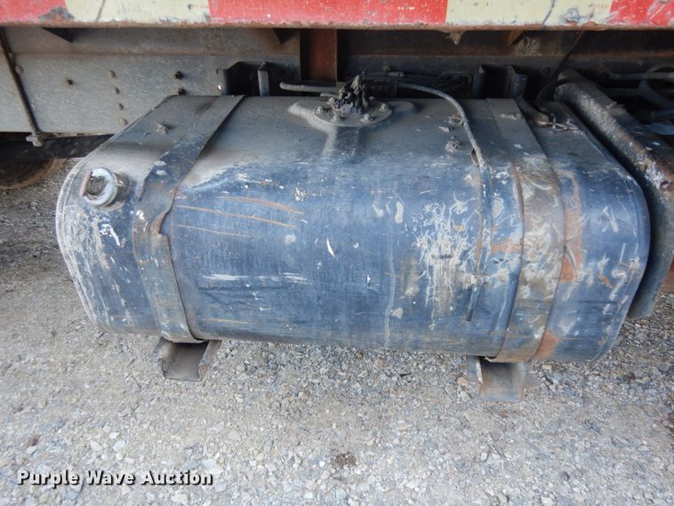 image for item DM2821 1999 Isuzu FTR  flatbed truck