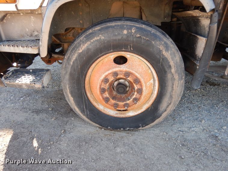 image for item DM2821 1999 Isuzu FTR  flatbed truck