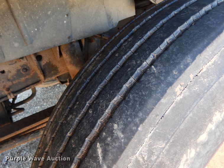 image for item DM2821 1999 Isuzu FTR  flatbed truck