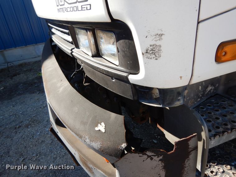 image for item DM2821 1999 Isuzu FTR  flatbed truck