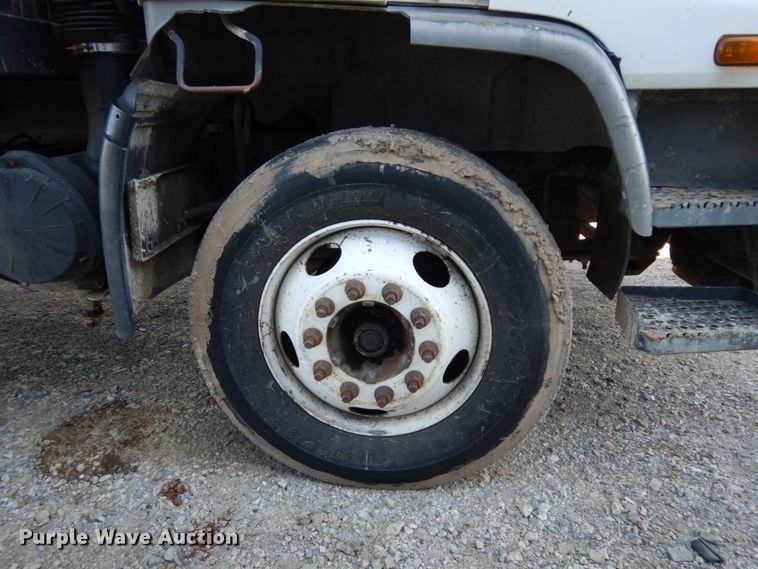 image for item DM2821 1999 Isuzu FTR  flatbed truck