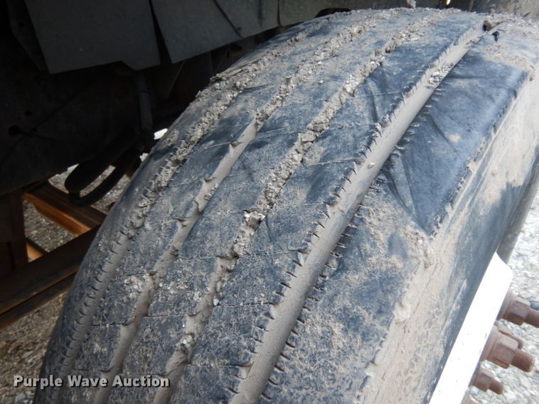 image for item DM2821 1999 Isuzu FTR  flatbed truck