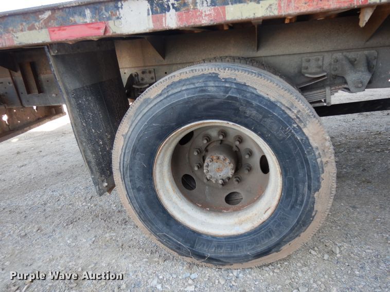 image for item DM2821 1999 Isuzu FTR  flatbed truck