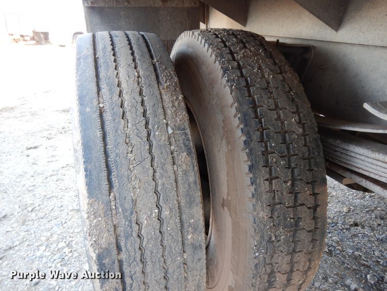 image for item DM2821 1999 Isuzu FTR  flatbed truck