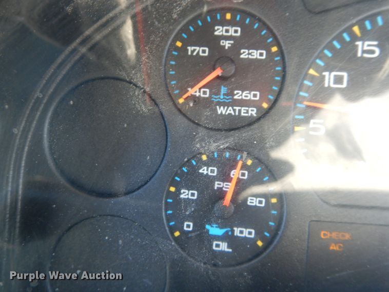 image for item GT9556 2005 International 4300  truck cab and chassis