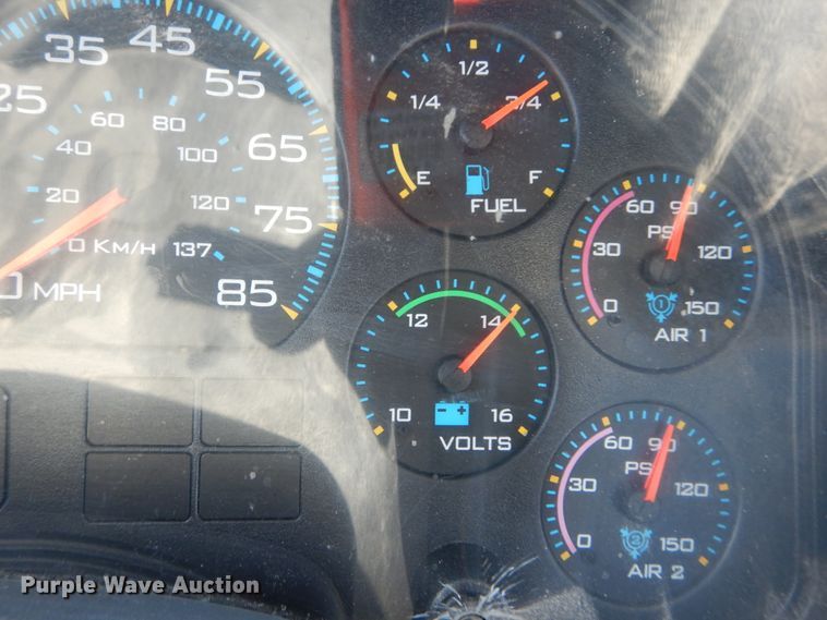 image for item GT9556 2005 International 4300  truck cab and chassis