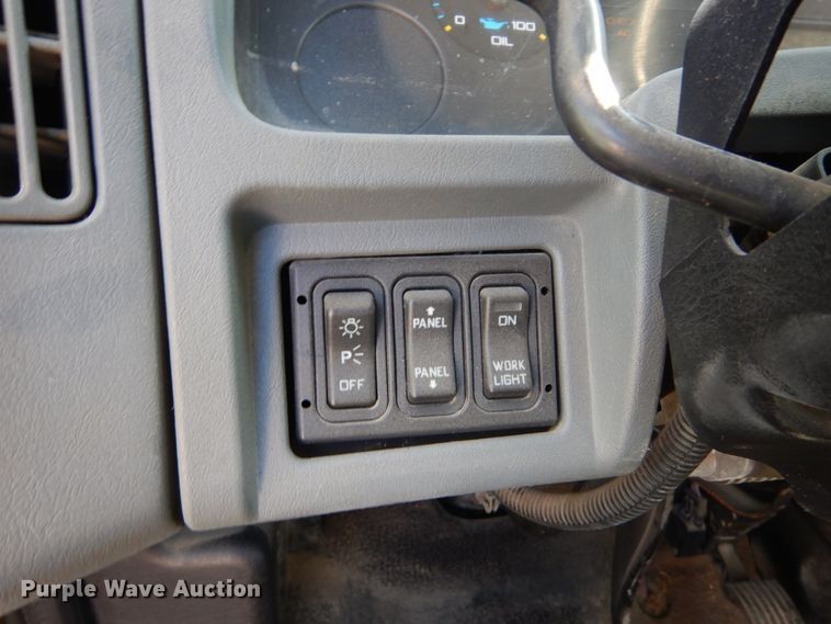 image for item GT9556 2005 International 4300  truck cab and chassis