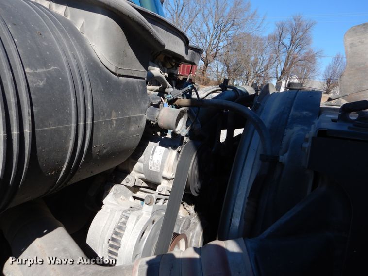 image for item GT9556 2005 International 4300  truck cab and chassis