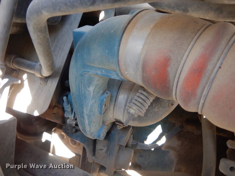 image for item GT9556 2005 International 4300  truck cab and chassis