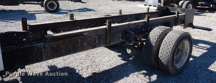 image for item GT9556 2005 International 4300  truck cab and chassis