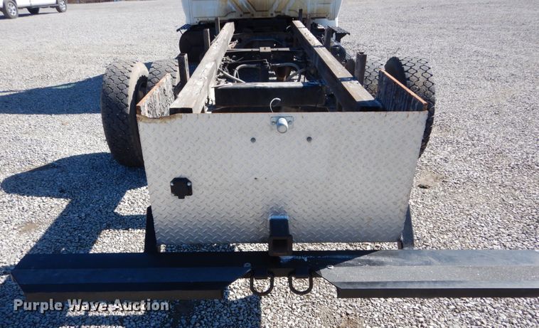 image for item GT9556 2005 International 4300  truck cab and chassis