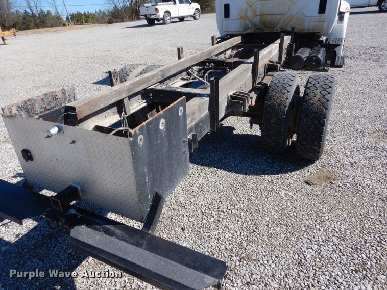 image for item GT9556 2005 International 4300  truck cab and chassis