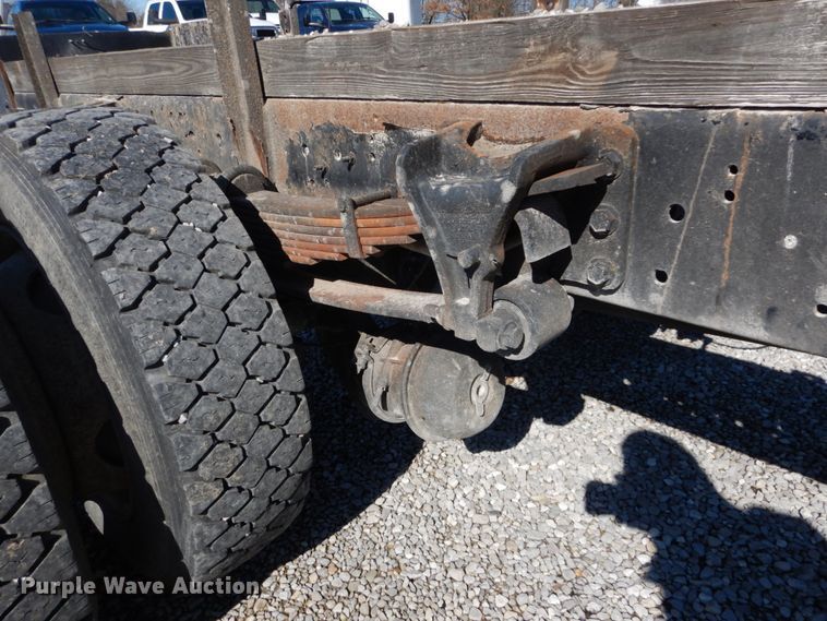 image for item GT9556 2005 International 4300  truck cab and chassis