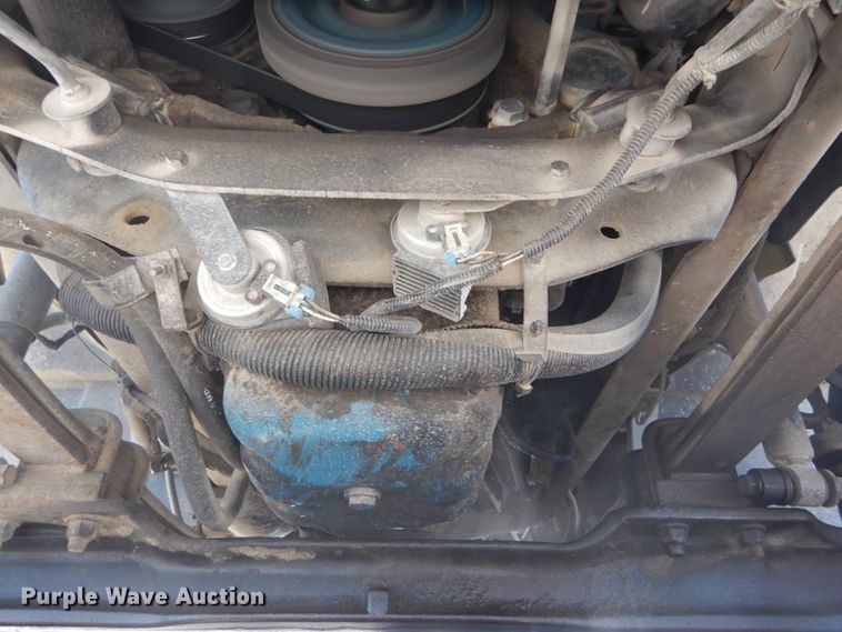 image for item GT9556 2005 International 4300  truck cab and chassis